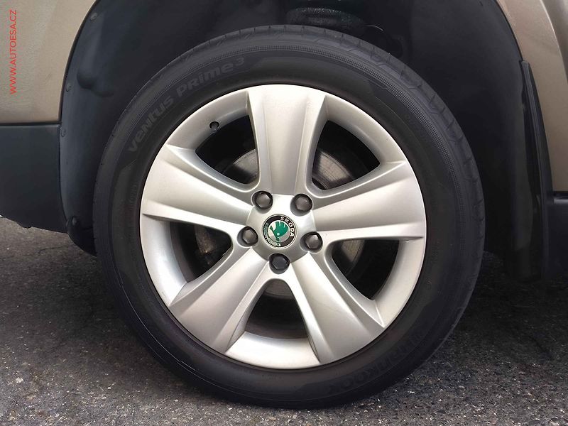 Škoda Yeti (2012) 1.2 TSi, Family, xenon - fotka 17 z 18