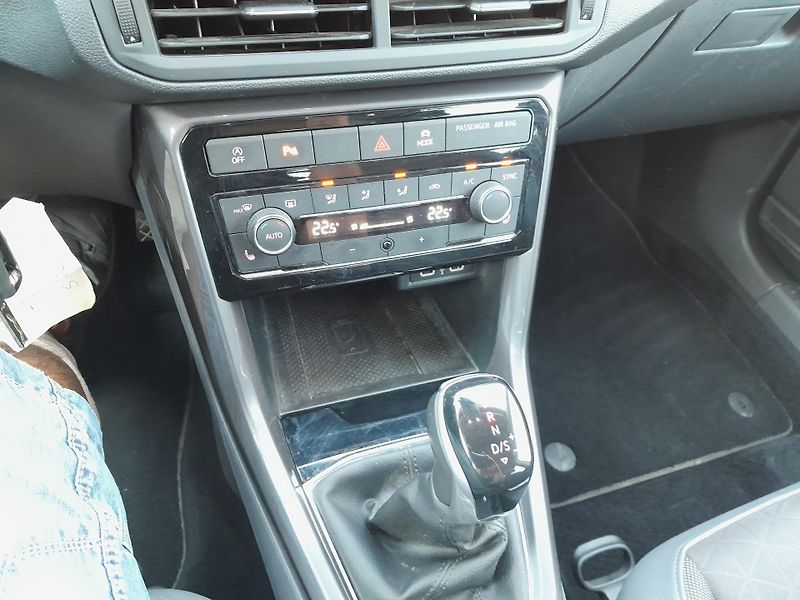 Volkswagen T-Cross (2021) 1,5 TSI DSG  - fotka 17 z 19