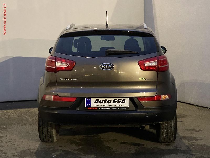 Kia Sportage (2012) 1.7 CRDi, Active, kamera - fotka 5 z 16