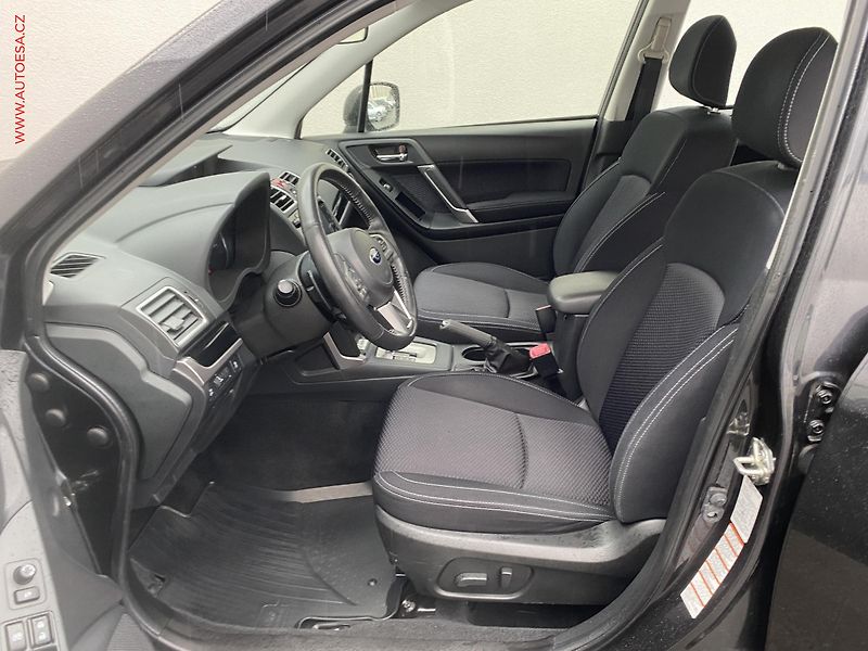 Subaru Forester (2017) 2.0 i AWD, AT, kamera, TZ - fotka 9 z 18