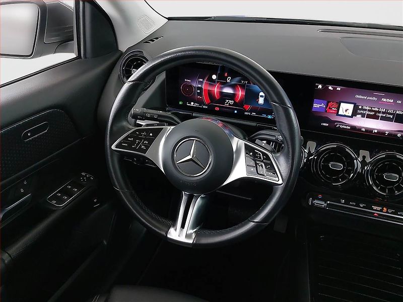 Mercedes-Benz GLA (2024) 180 - fotka 15 z 20