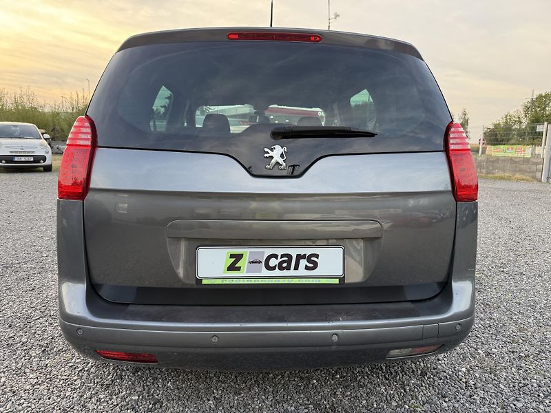 Peugeot 5008 2.0HDi 110kW Navi Panorama - fotka 6 z 20