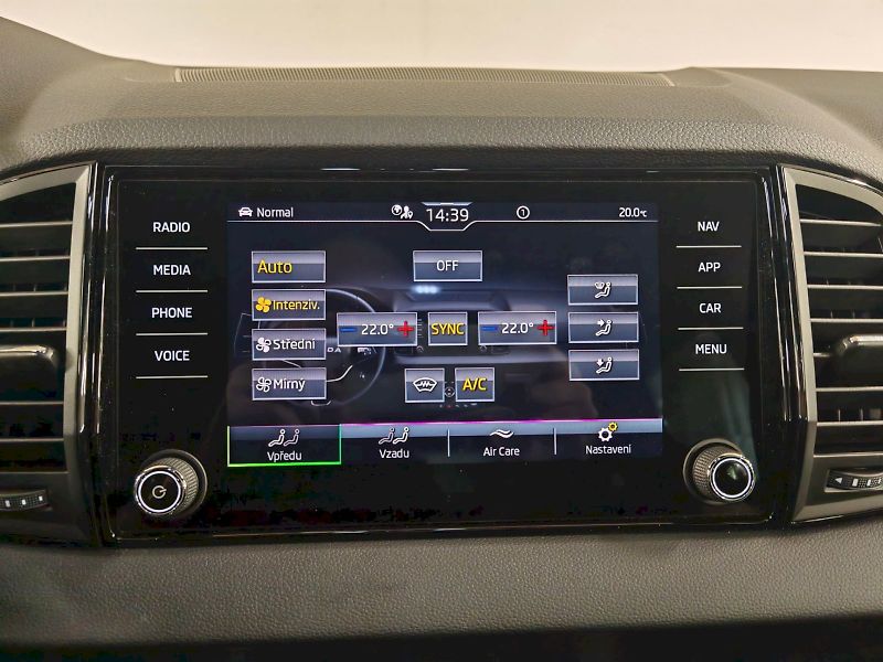 Škoda Karoq (2025) 1.5 TSI 110 kW DSG Sportline - fotka 14 z 32