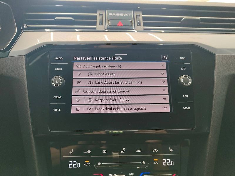 Volkswagen Passat Variant (2022) 2.0 TDI (110kW/150k) DSG, Busi - fotka 16 z 27
