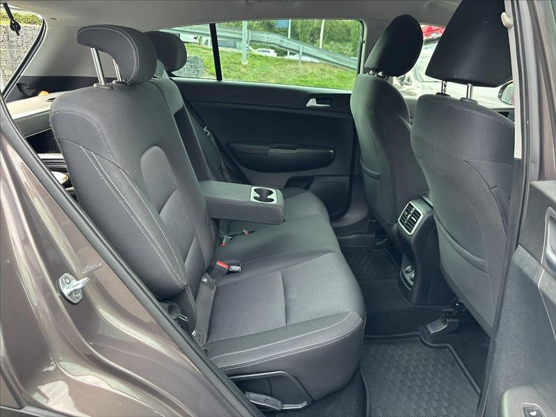 Kia Sportage 1,6 i AT 4x4 TOP ZÁRUKA TAŽNÉ - fotka 15 z 39