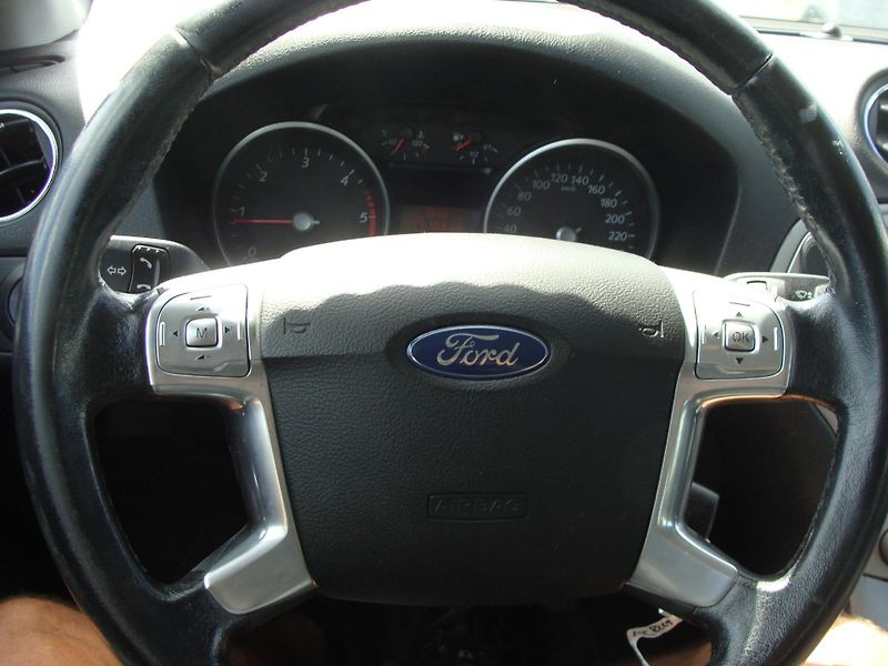 Ford Mondeo 2.0 TDCi, 103 kW, klimatizace - fotka 15 z 31