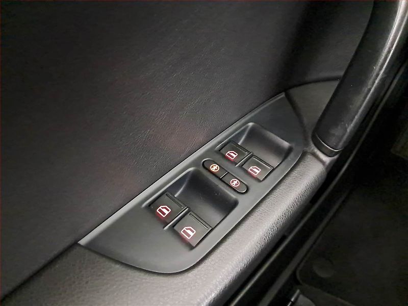 Volkswagen Touareg (2012) 3.0 TDI, 4X4, Automat, Kůže - fotka 17 z 19