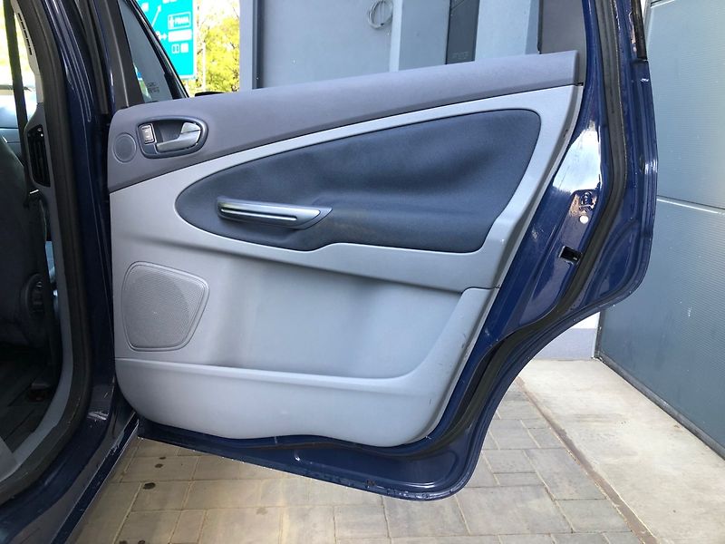 Ford Galaxy (2009) TREND 2.0 TDCi - fotka 12 z 31