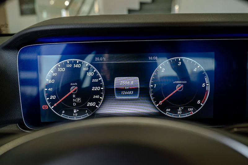 Mercedes-Benz Třídy E (2017) E 220 d/HUD/360/BUR/TOP - fotka 16 z 16