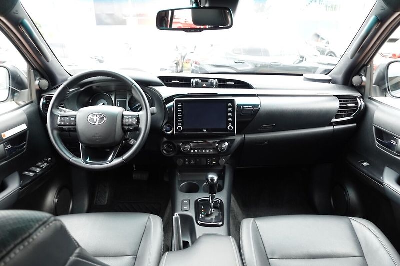 Toyota Hilux 2,8 D4-D Invincible Sport A/T - fotka 15 z 34