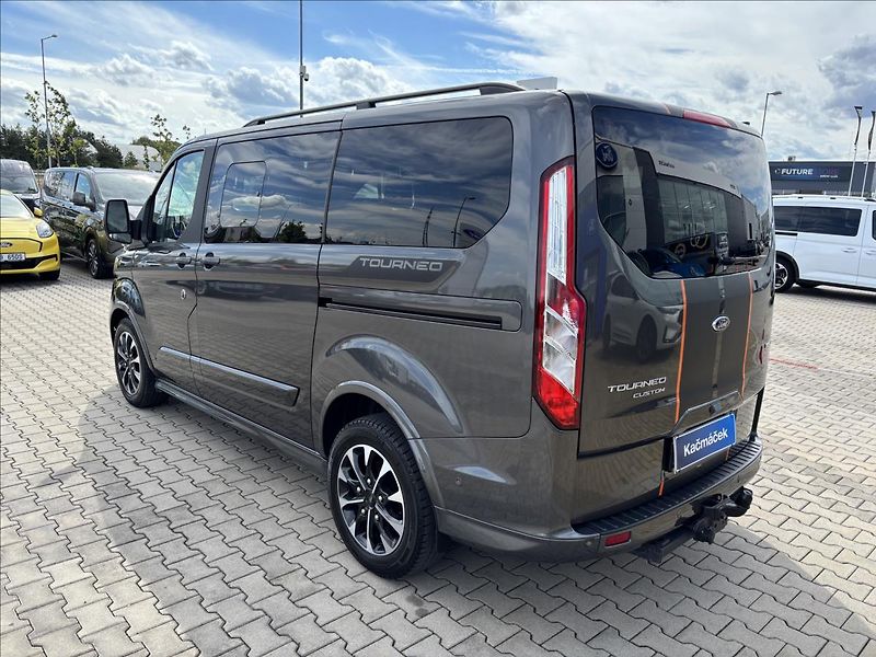 Ford Tourneo Custom 2,0 EcoBlue Titanium X 136kW - fotka 3 z 45