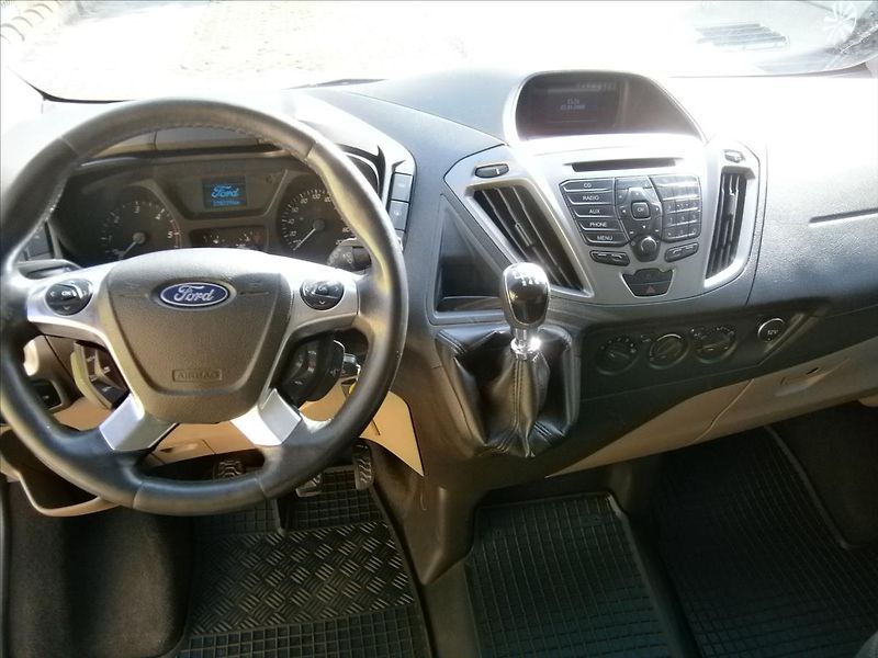 Ford Tourneo Custom 2,2 TDCi  TITANIUM - fotka 19 z 23