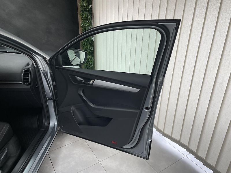 Škoda Karoq 1.5 TSi 125 YEARS ČR 1.MAJ SER - fotka 15 z 31