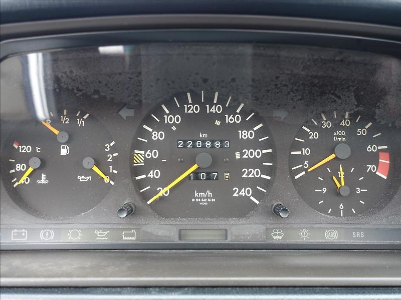 Mercedes-Benz 124 2,0 200 Sportline coupé,AC,TOP - fotka 15 z 28