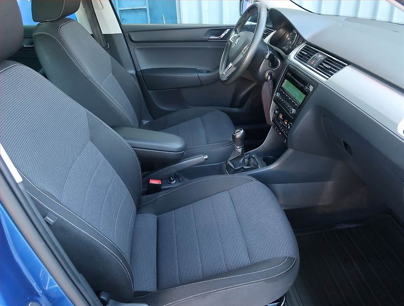 Škoda Rapid (2014) Spaceback 1.2 TSI, Tempomat - fotka 9 z 23