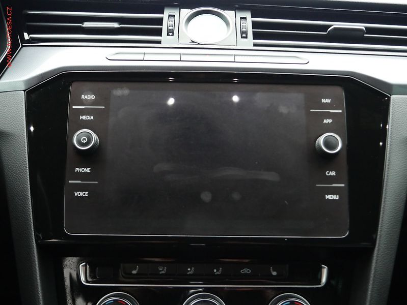 Volkswagen Passat (2018) 2.0TDi R-Line, 2.maj - fotka 12 z 20