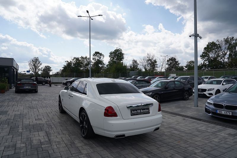 Rolls-Royce Ghost 6.75i V12  570 PS - fotka 4 z 45