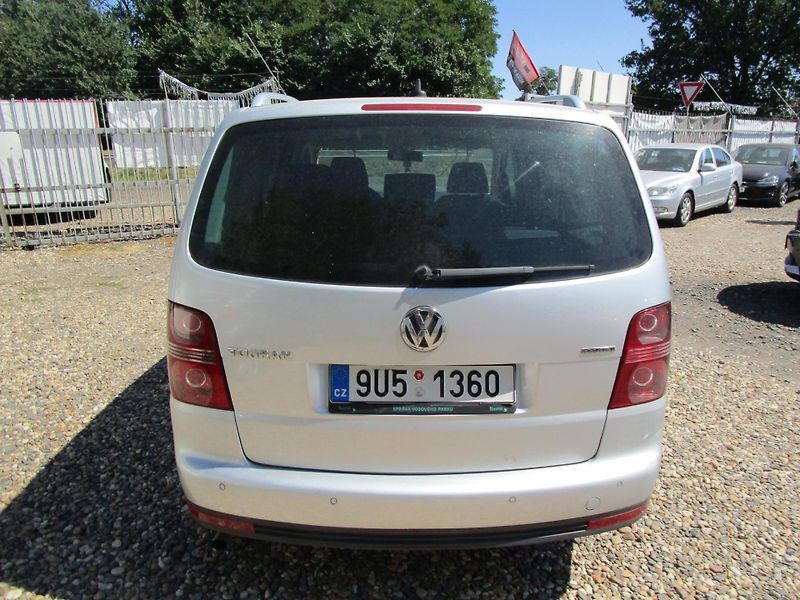 Volkswagen Touran 2,0i-80KW-POHON BENZÍN+ CNG - fotka 4 z 13