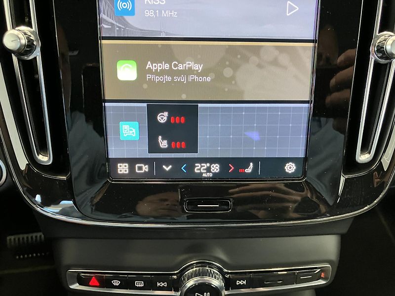 Volvo XC40 B3 FWD Plus Dark AT7 - fotka 34 z 40