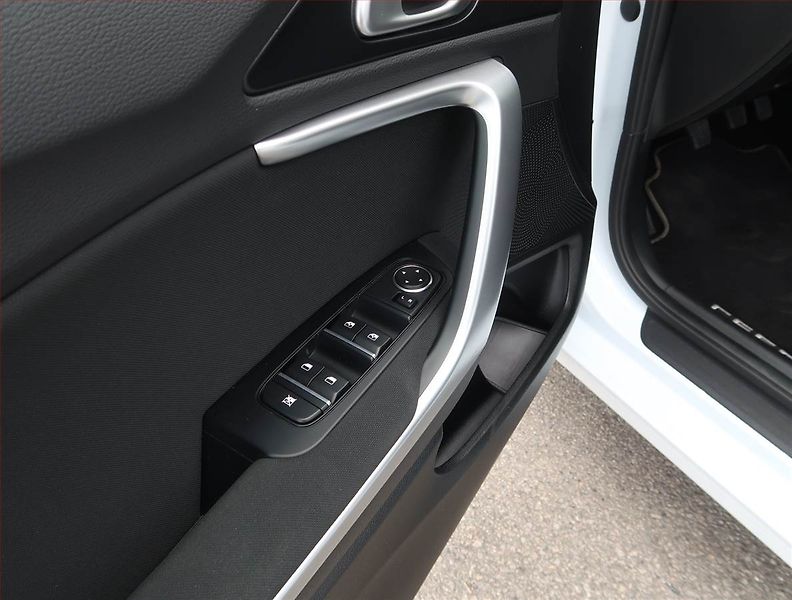 Kia Ceed (2022) Silver 1.5 T-GDI, Serv.kniha - fotka 15 z 16