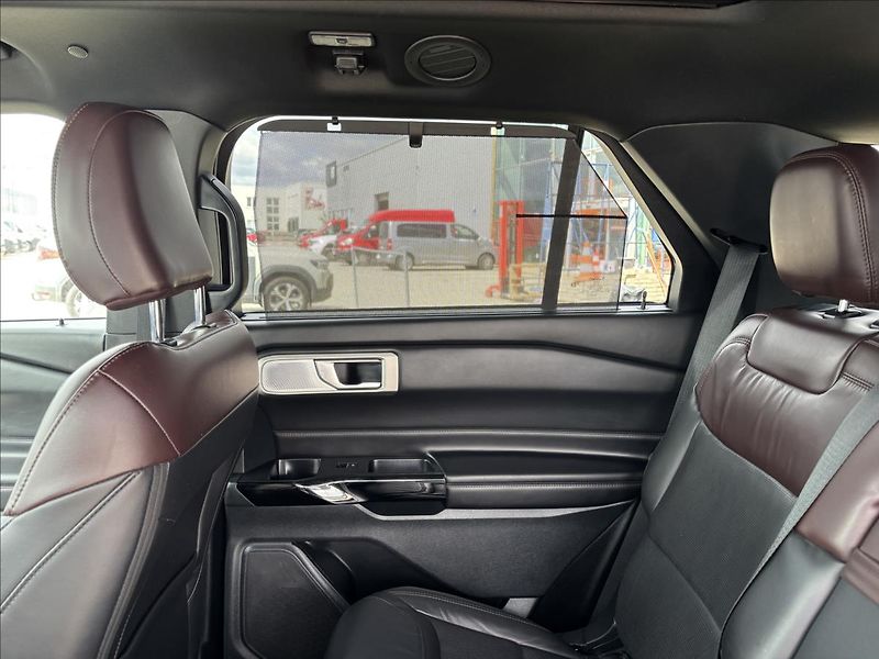 Ford Explorer 3,0 V6 PHEV Platinum AWD 7Míst - fotka 25 z 65