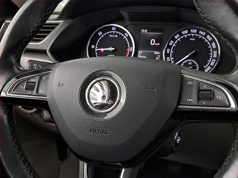 Škoda Superb (2018) Style 2.0 TDI, Kůže, Navi - fotka 16 z 20