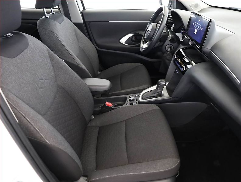 Toyota Yaris Cross (2023) 1.5 VVT-iE E-Four - fotka 7 z 19