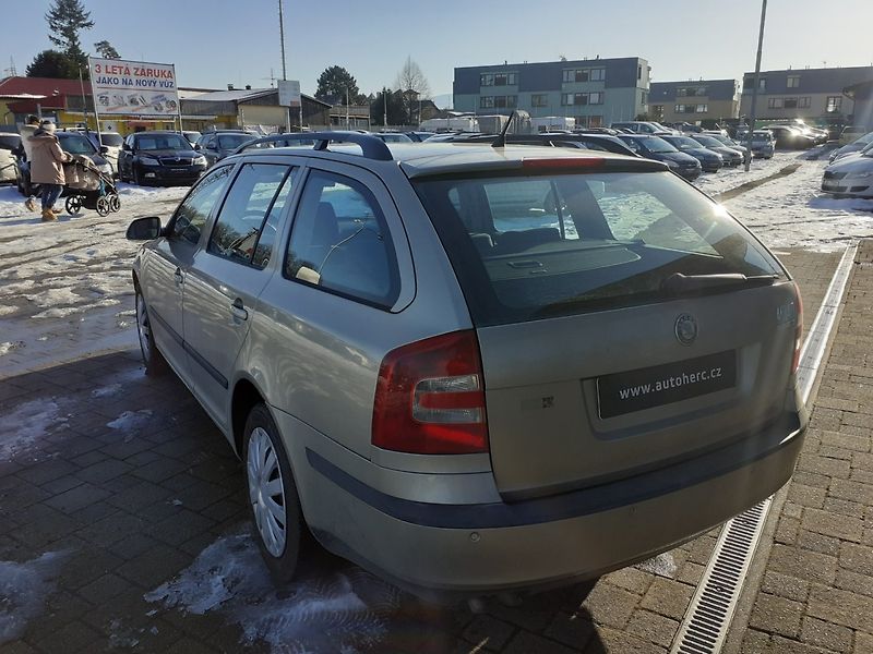 Škoda Octavia (2005) KOMBI 1.9 TDi - fotka 7 z 27