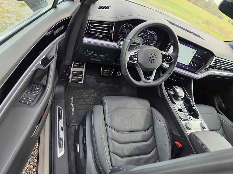 Volkswagen Touareg (2021) R-Line 210KW TAŽ. ČR 1.Maj.TOP - fotka 32 z 50