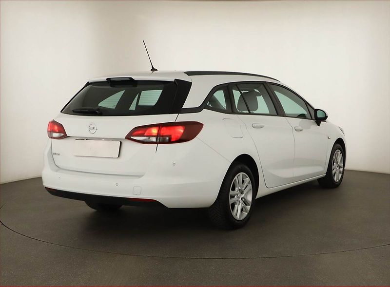 Opel Astra (2019) 1.4 T, Tempomat, Park. senzory - fotka 5 z 12