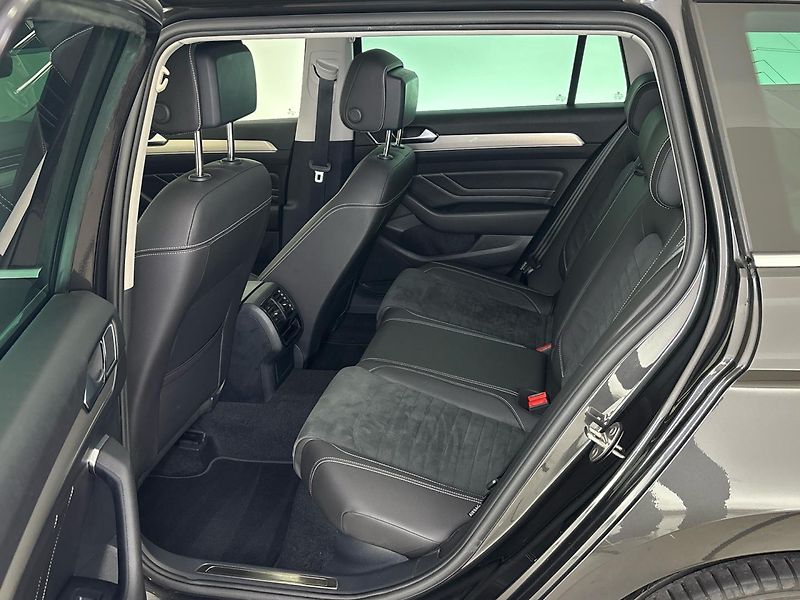 Volkswagen Passat Elegance DSG - fotka 8 z 30
