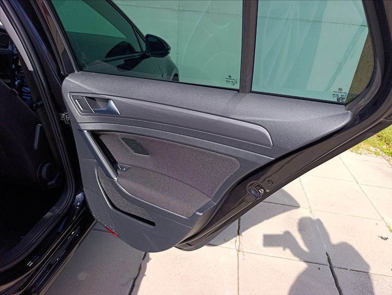 Volkswagen e-Golf 0,0 100kW,tep.čerpadlo,Navi,LE - fotka 26 z 35