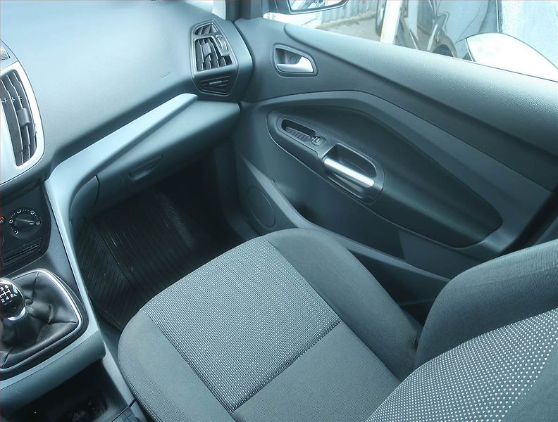 Ford C-MAX (2011) 1.6 TDCi, Vyhř. sedaček - fotka 8 z 13