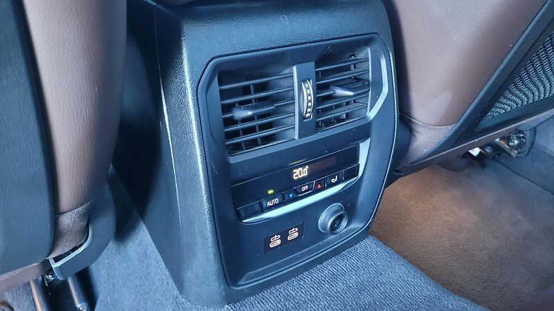 BMW Řada 3 320D XDRIVE  - fotka 15 z 23