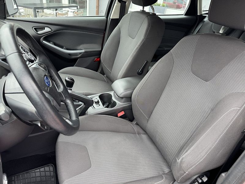 Ford Focus (2011) 1.6 Ti-VCT Digi Klima Tempomat - fotka 26 z 48