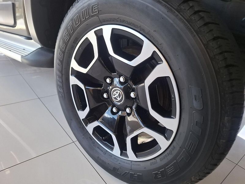 Toyota Hilux 2.8D-4D 150KW EXecutive AT 202 - fotka 5 z 14