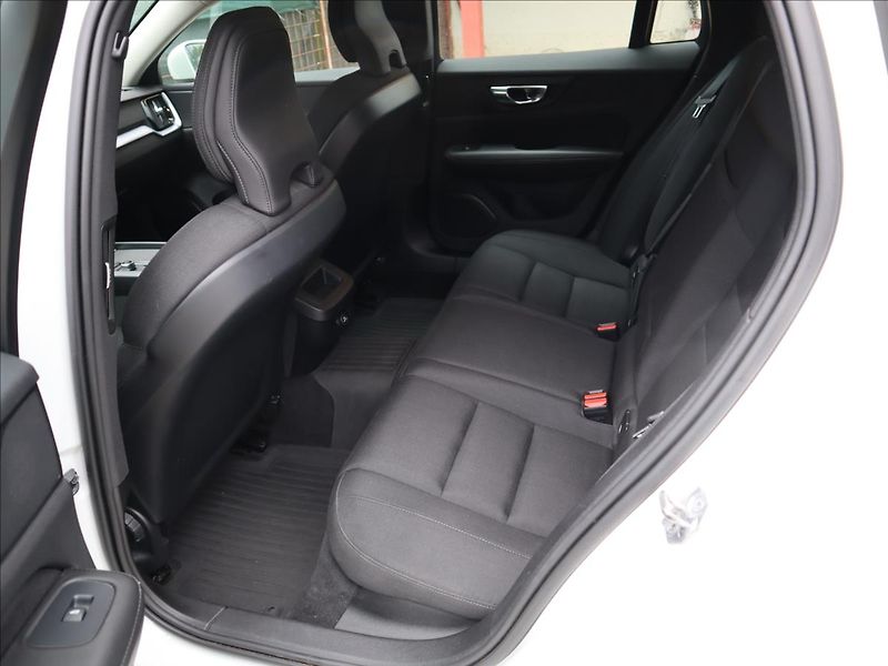 Volvo V60 2,0 CrossCountry AWD Po rozvod - fotka 20 z 34