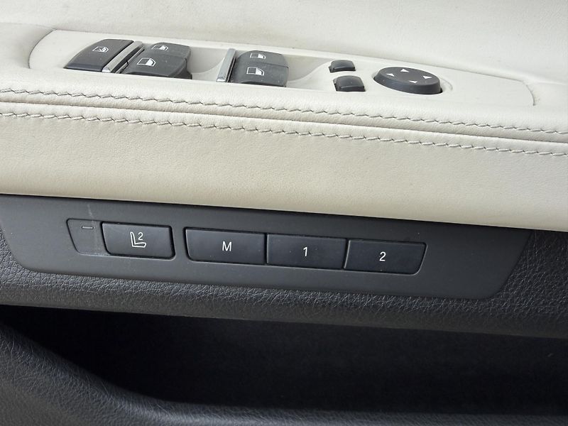BMW Řada 7 730D koupeno v ČR DPH - fotka 28 z 35