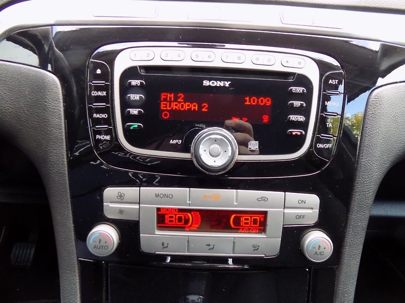 Ford S-MAX (2010) 2.0i/ČR/Klimatizace/LED/ - fotka 32 z 35
