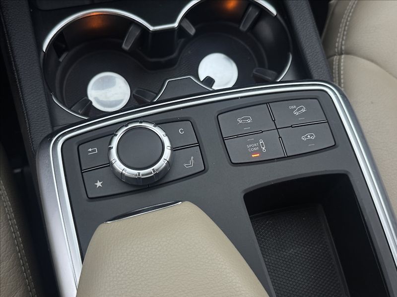 Mercedes-Benz GL 3,0 DPH AMG 4X4 NZTOP 360° TZ - fotka 28 z 48