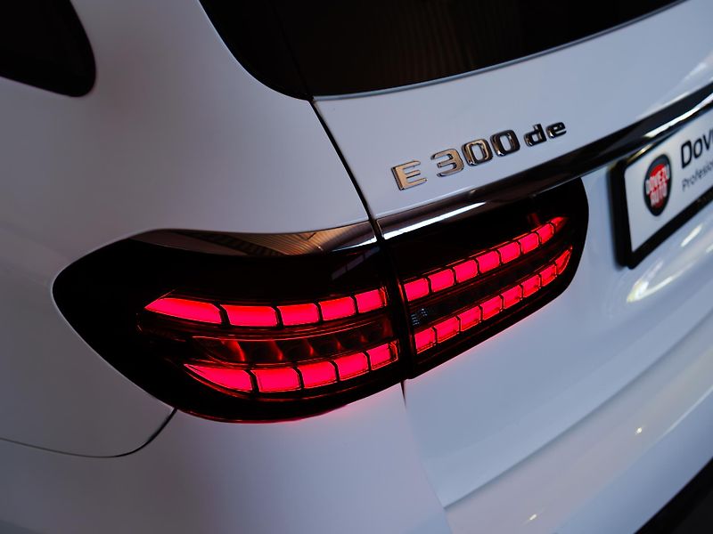 Mercedes-Benz Třídy E 300de 4MATIC AMG Line, DPH - fotka 14 z 34