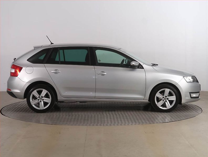 Škoda Rapid (2015) Spaceback 1.2 TSI, Tempomat - fotka 6 z 17