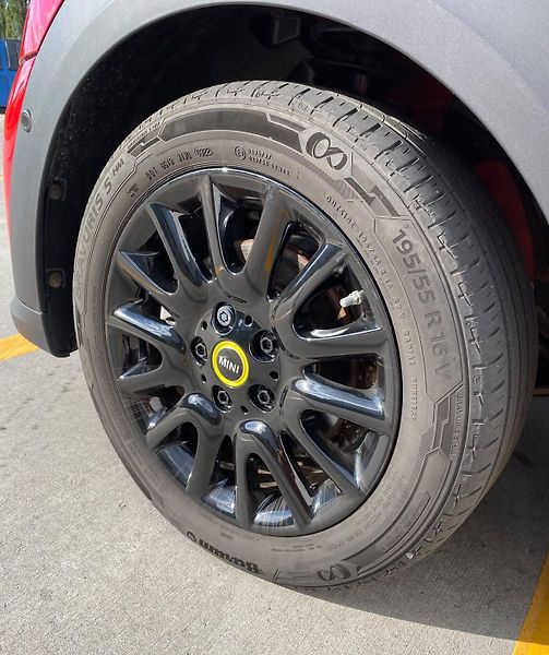 Mini Cooper (2022) SE 135 kW 2022 - fotka 6 z 18