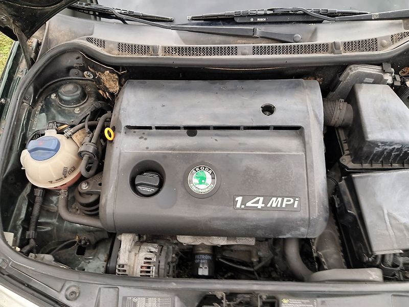 Škoda Fabia 1.4 MPI Comfort - fotka 16 z 26