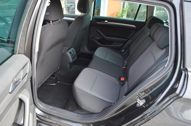 Volkswagen Passat (2021) 2.0 TDi DSG / LED / 74.300km  - fotka 15 z 35