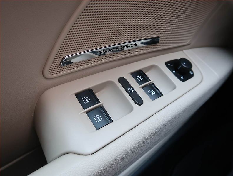 Škoda Superb (2012) 2.0 TDI, Automat, Navi, Xenony - fotka 19 z 22