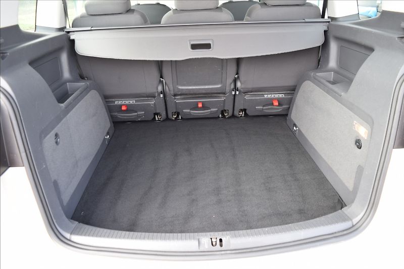 Volkswagen Touran 1,4 i 103KW AUTOMAT PO SERVISE - fotka 13 z 44
