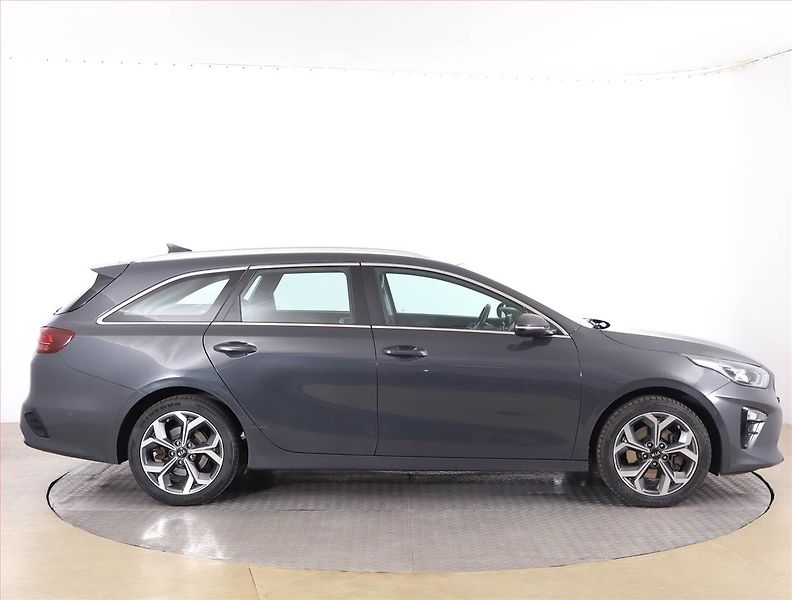 Kia Ceed (2019) Platinum 1.6 CRDi, Navi - fotka 6 z 18