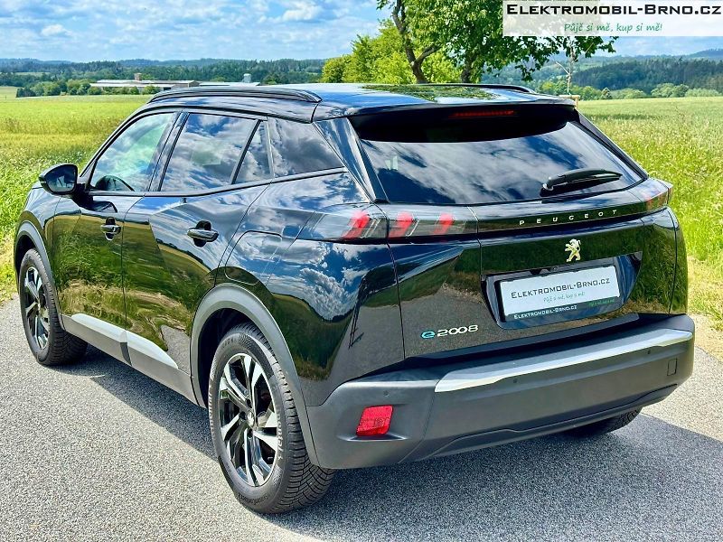 Peugeot 2008 (2021) 50kWh, SoH 90%, 360° Kamera - fotka 4 z 17