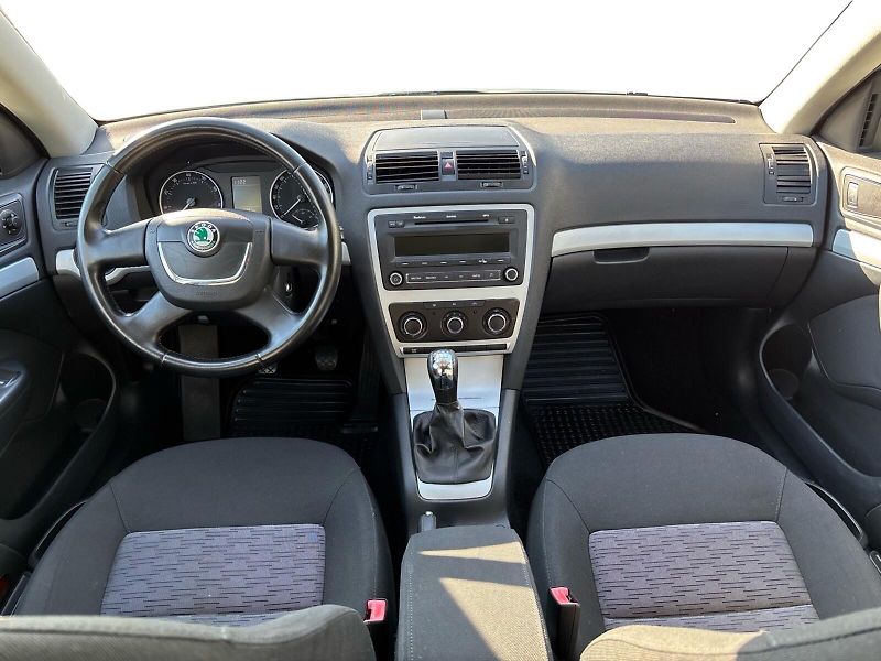 Škoda Octavia 1.6 MPi 75kW Ambiente Plus - fotka 5 z 29